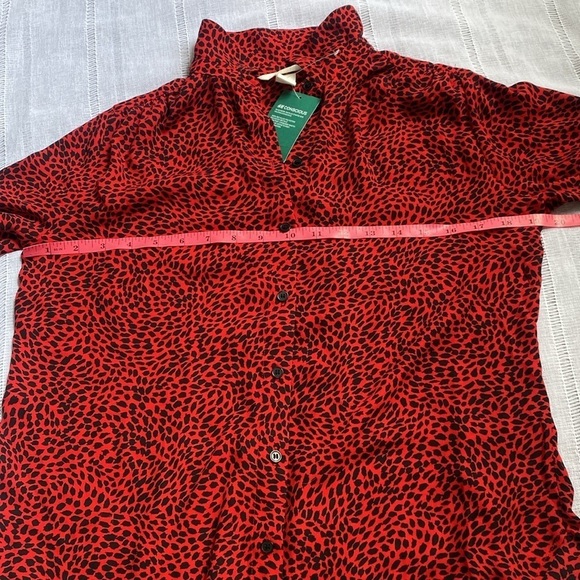 H&M NWTred cheetah print button down shirt. - Picture 8 of 10